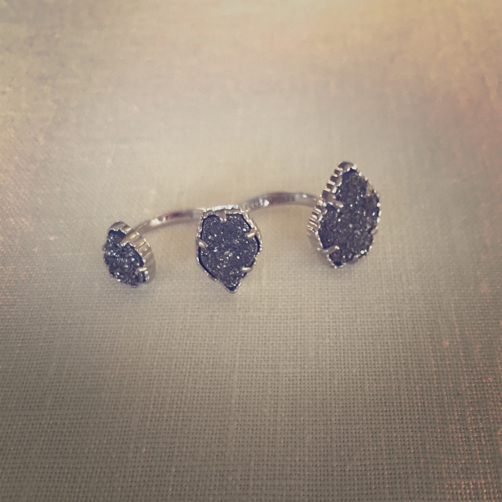 Naomi Platinum Double Finger Kendra Scott ring!!